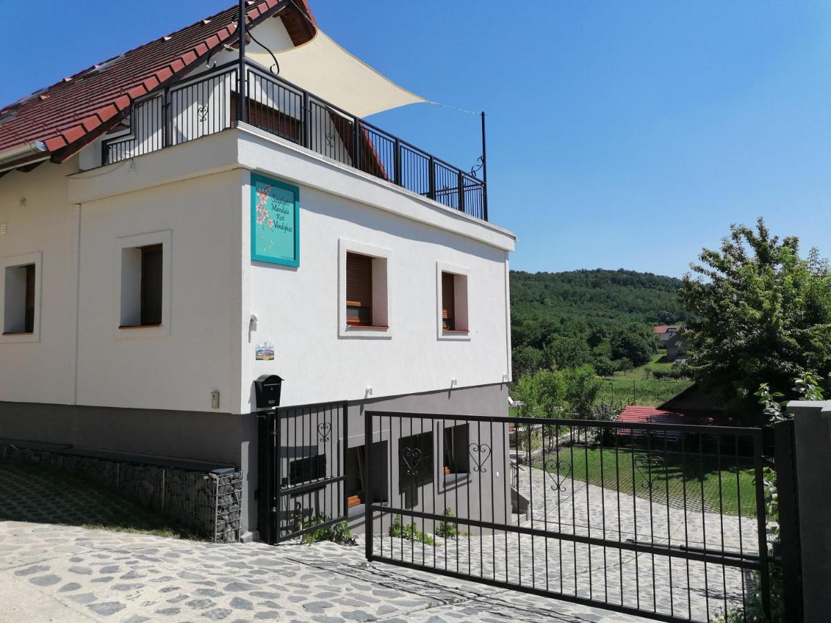 Szigligeti Mandula Kert Vendeghaz Apartment Екстериор снимка